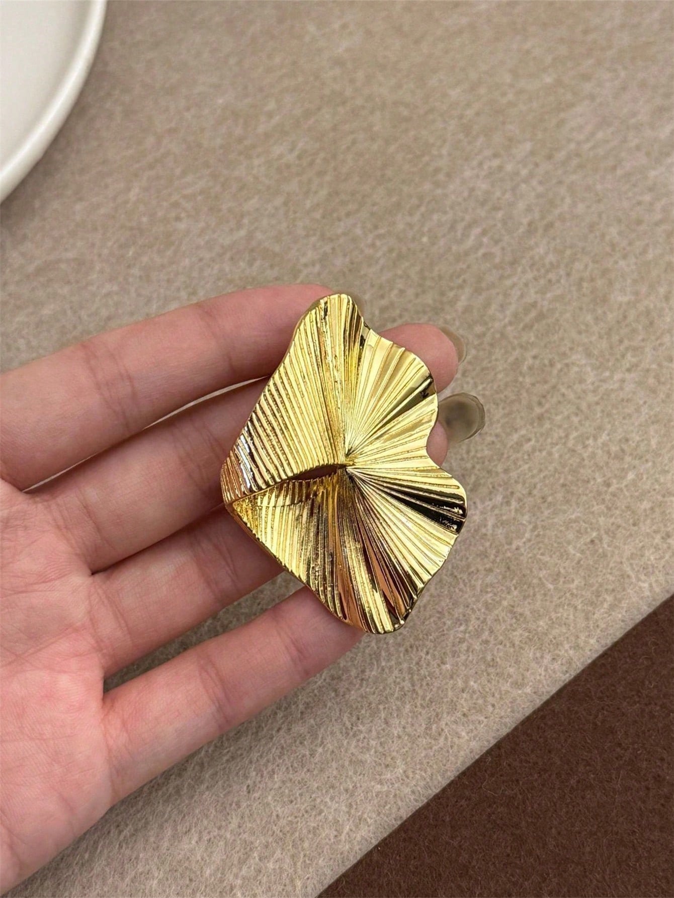 SHEIN 1 Piece,Large Wave Ring Suitable For Party Matching