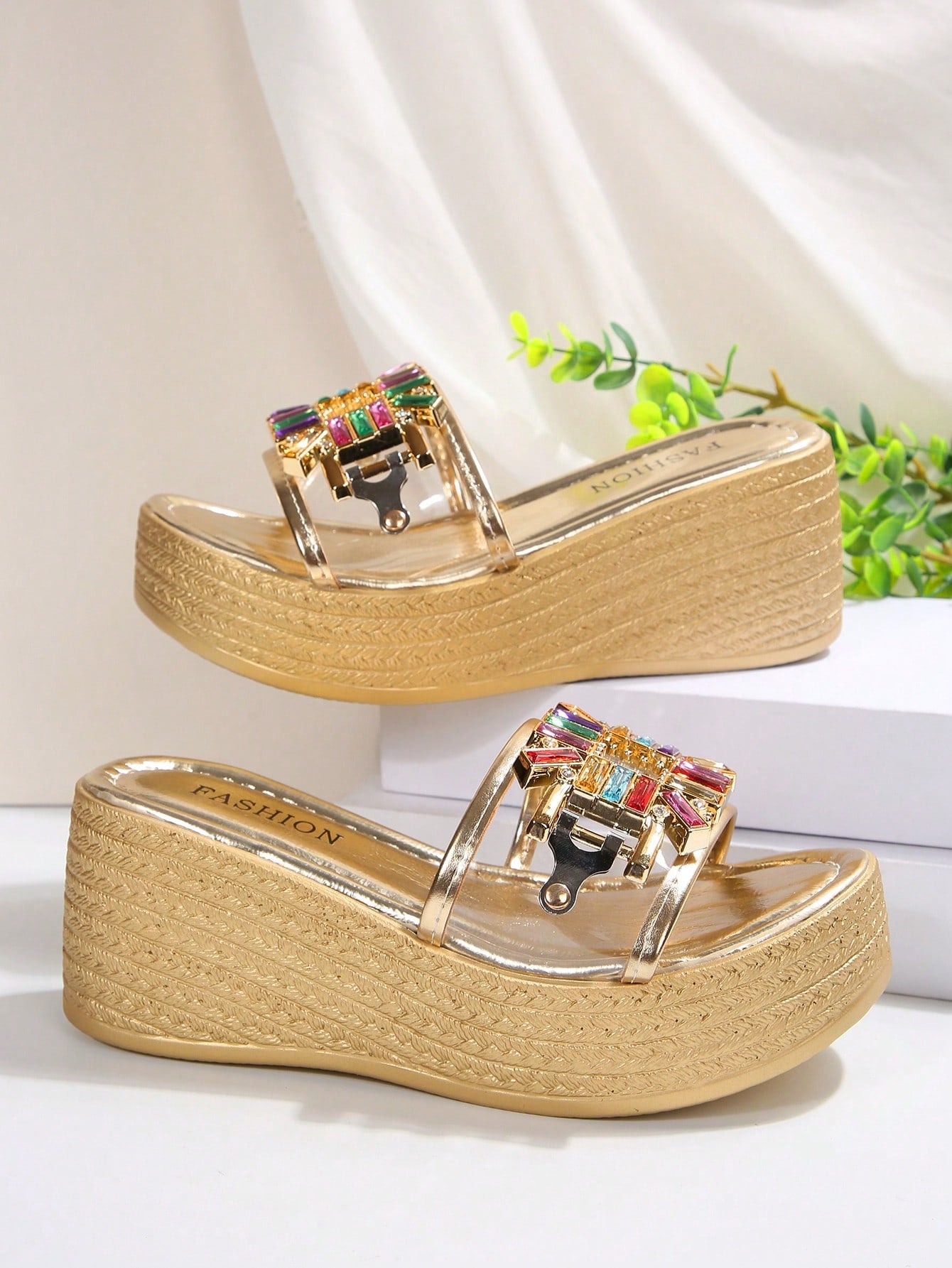 SHEIN 2025 Fashionable Rhinestone Thick-Soled Platform Slip-On Sandals For Women, Lightweight Casual Minimalist Gem Non-Slip One-Piece Style Metal Decor Women's Wedge Heel Thick-Soled Sandals