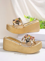 SHEIN 2025 Fashionable Rhinestone Thick-Soled Platform Slip-On Sandals For Women, Lightweight Casual Minimalist Gem Non-Slip One-Piece Style Metal Decor Women's Wedge Heel Thick-Soled Sandals
