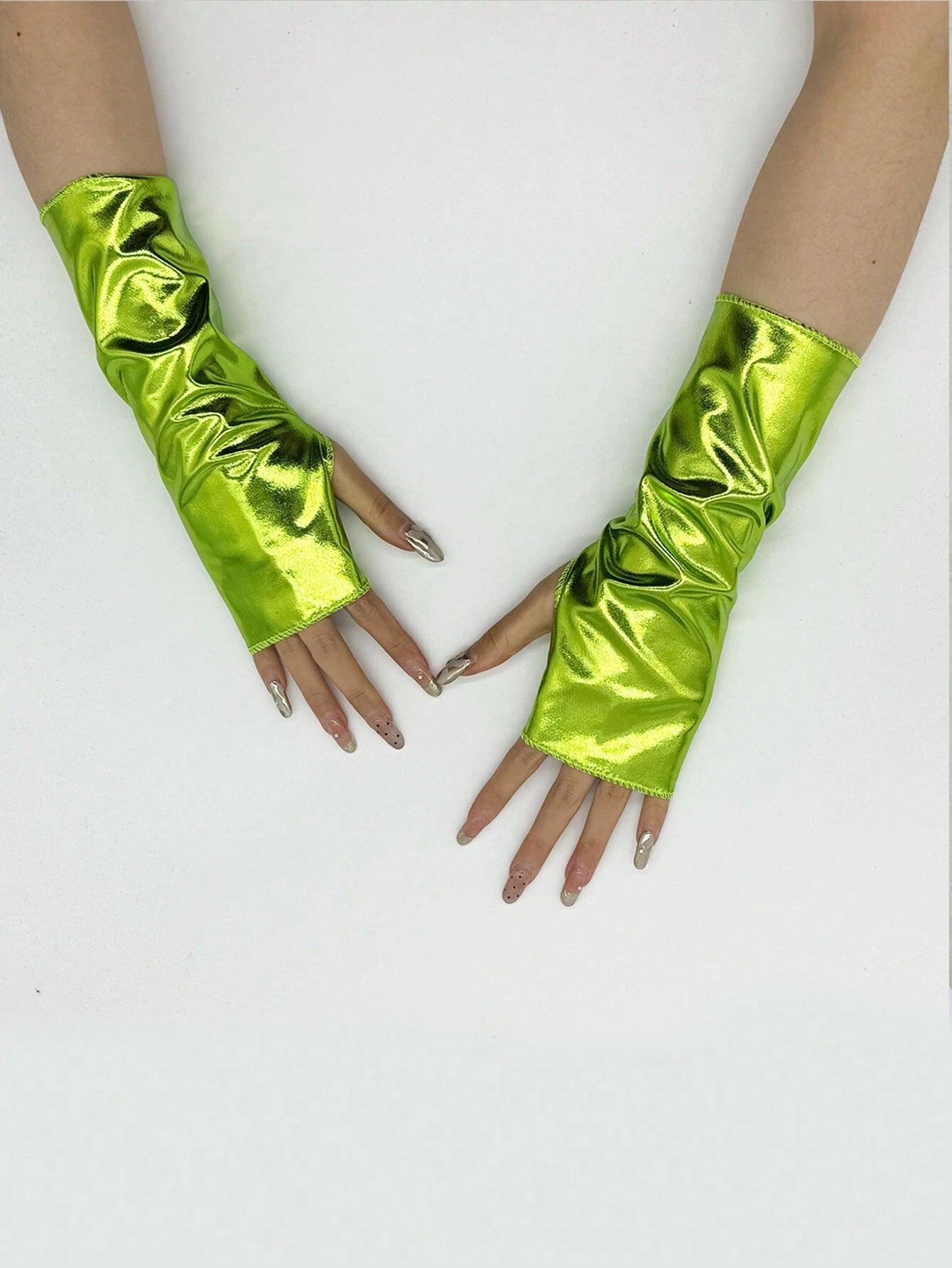 SHEIN A Pair Of Women's Short Patent Leather Fingerless Gloves