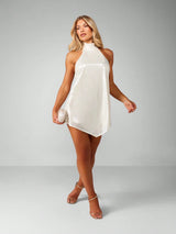 شى ان فستان قصير لامع بياقة عالية من ميس جايد