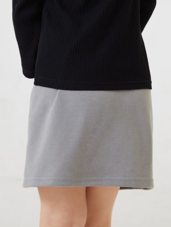 شى ان تنورة برباط أمامي للبنات الصغيرات