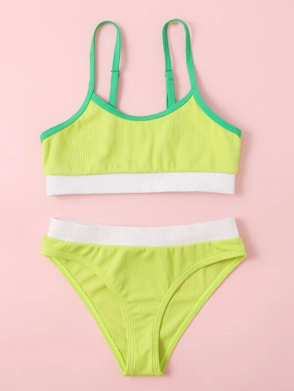 ملابس سباحة بيكيني للبنات من شى ان بتصميم مضلع وألوان متداخلة  