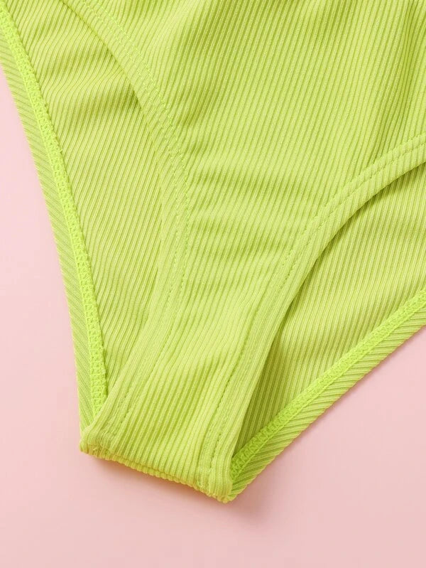 ملابس سباحة بيكيني للبنات من شى ان بتصميم مضلع وألوان متداخلة  