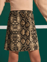 تنورة بناتي من شي إن بنقشة جلد الثعبان وأزرار وهمية  