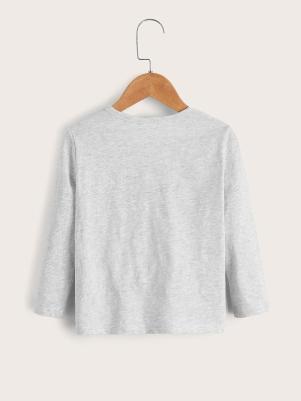 تيشيرت للأطفال الصغار من شي إن برسومات حروف وأرقام