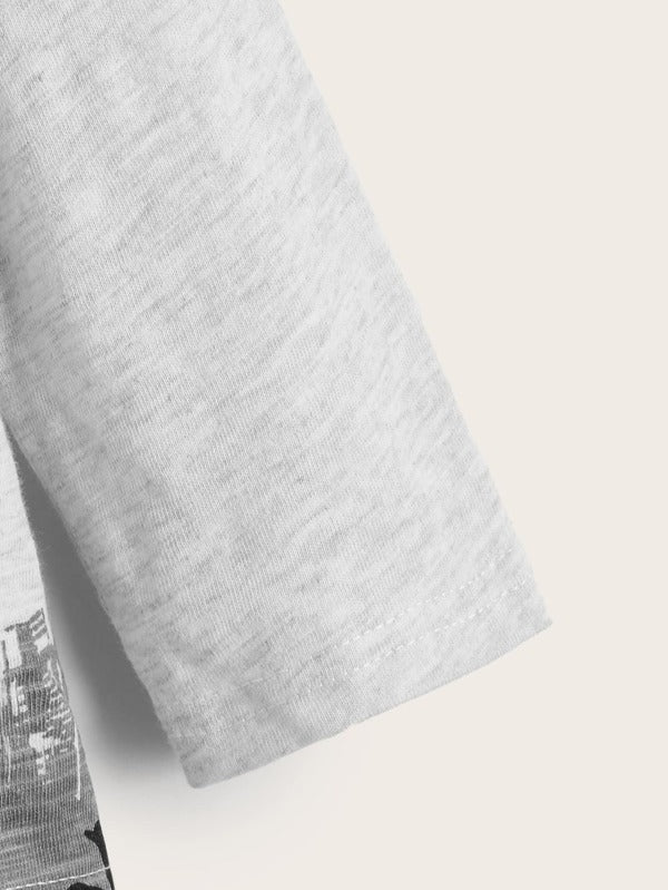 تيشيرت للأطفال الصغار من شي إن برسومات حروف وأرقام