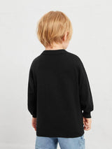 كنزة صوفية للأولاد الصغار من شي إن بنقشة النمر والحروف 