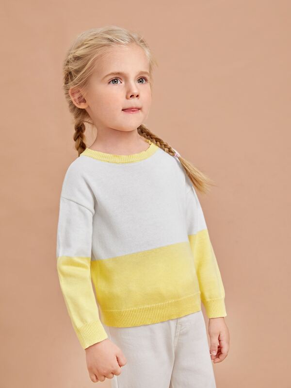 كنزة شي إن للبنات الصغيرات بألوان متداخلة