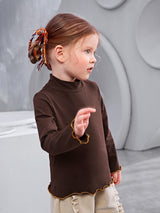 شى ان تيشيرت بناتي صغيرات بياقة عالية وحواف مزينة بنقوش الخس