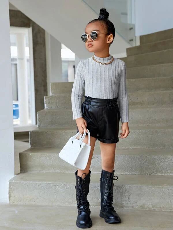 تيشيرت بناتي صغيرات من شي إن بياقة عالية 