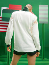 بلوفر من شي إن بتفصيلة شبكية ونقشة حروف وكتل لونية