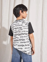 تيشيرت أولادي من شي إن بلونين مع طباعة حروف 