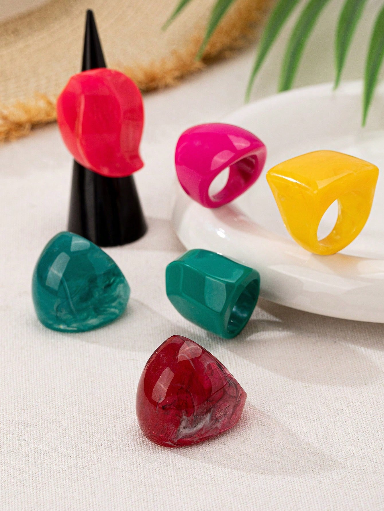 SHEIN Acrylic Retro Personalized Fashion Rings