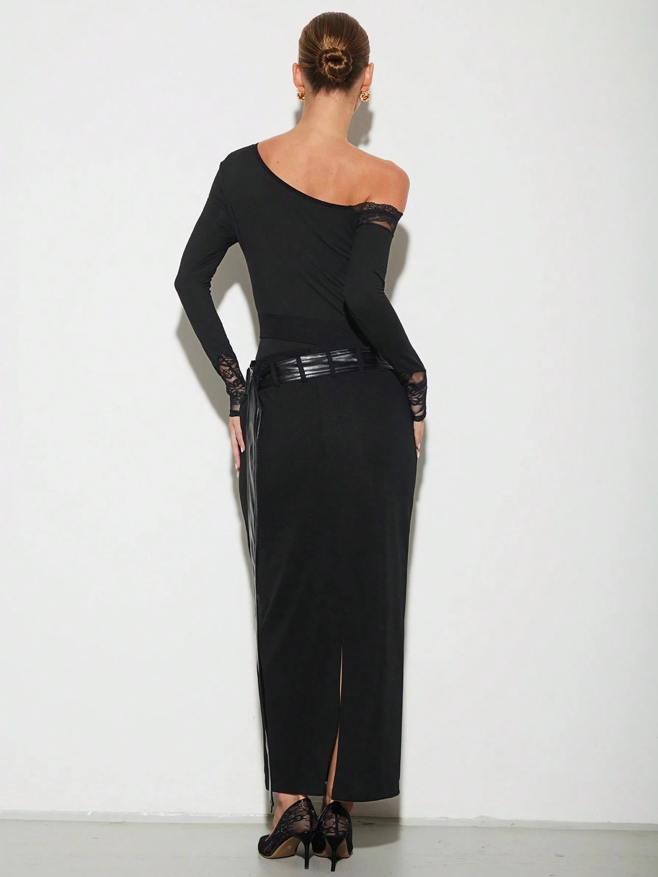 SHEIN Nuvra Regular Fit Solid Black Comfortable Bodysuit
