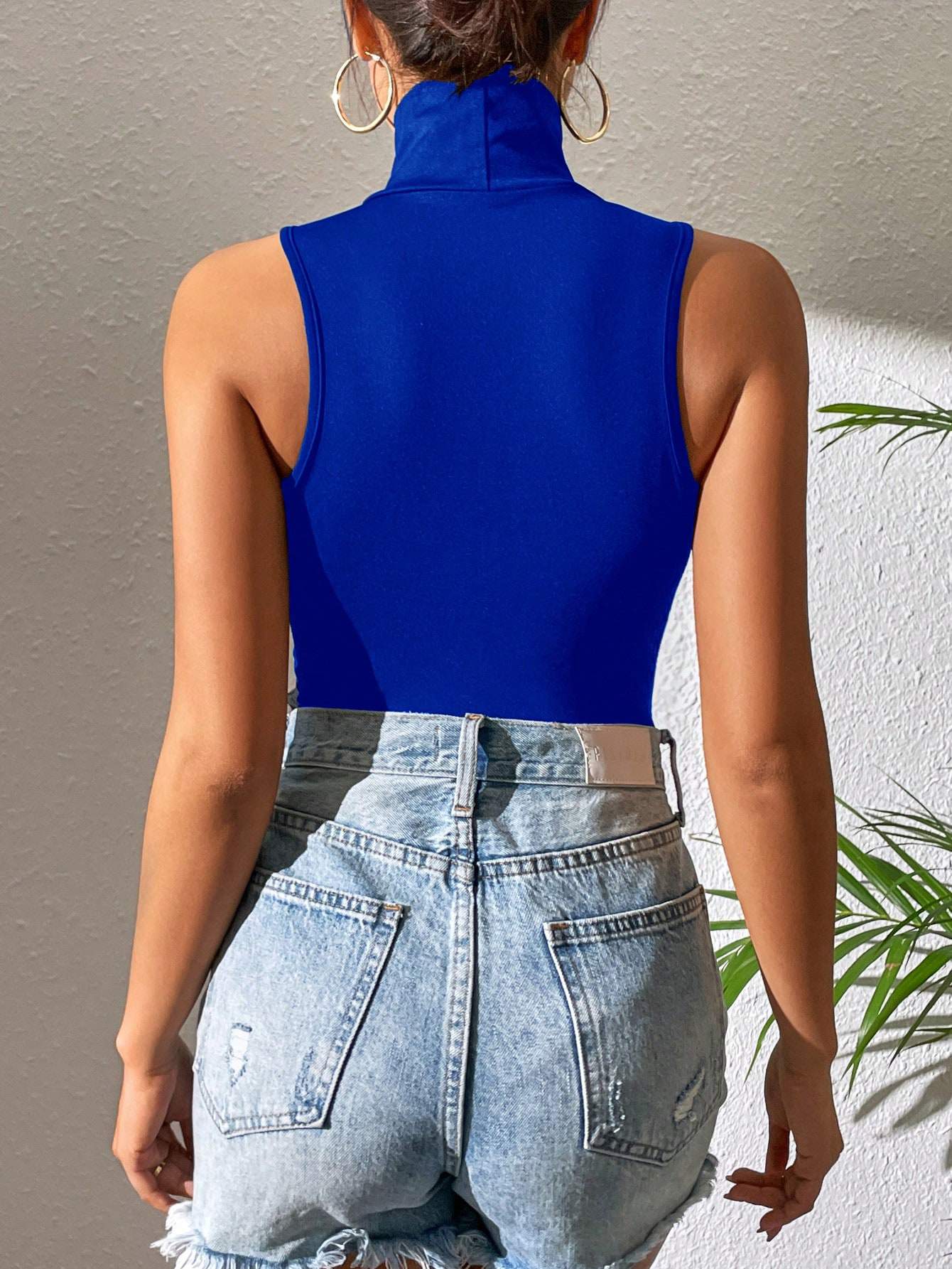 شى ان بودي سويت سادة بفتحة رقبة عالية