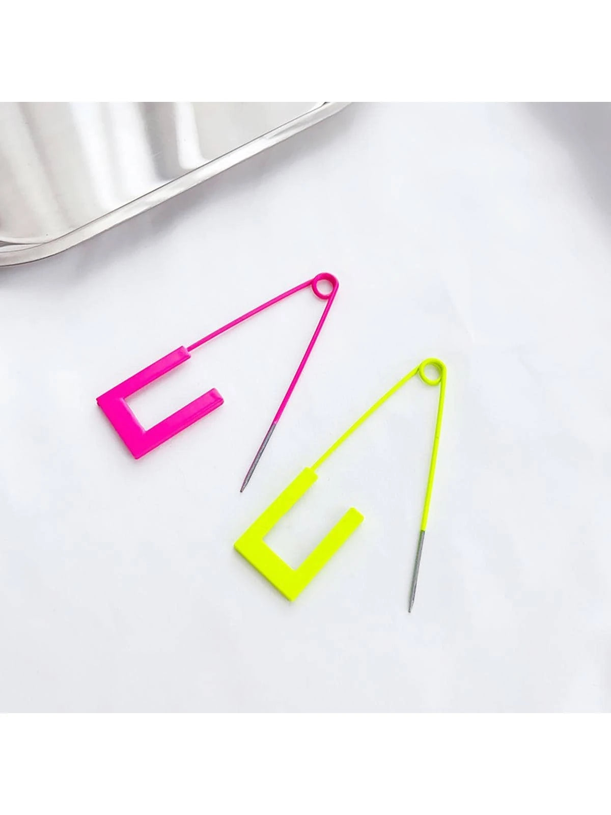 SHEIN Safety Pin Decor Brooch