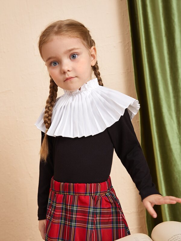 تيشيرت شي إن للبنات الصغيرات بياقة عالية وكشكشة مطوية 