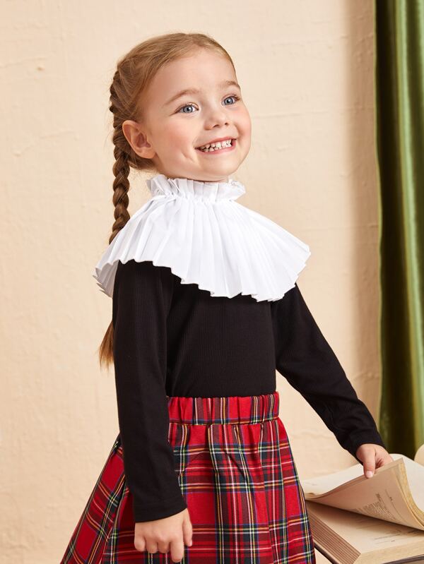 تيشيرت شي إن للبنات الصغيرات بياقة عالية وكشكشة مطوية 