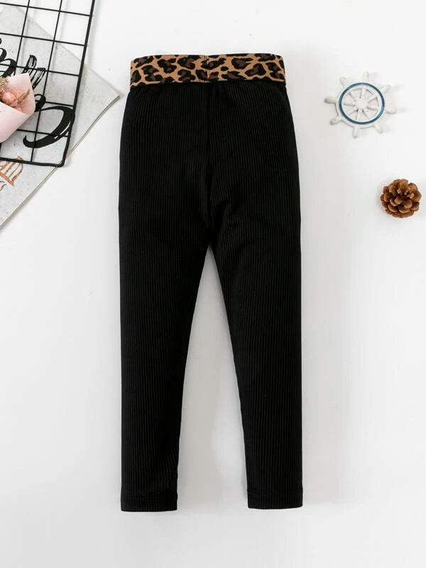 شى ان بنطلون ضيق بنقشة جلد النمر متباينة اللون عند الخصر 