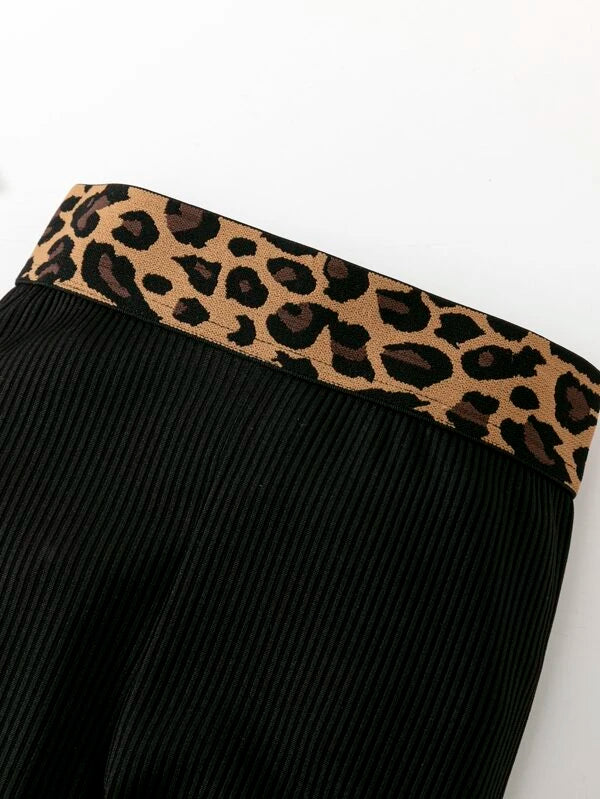 شى ان بنطلون ضيق بنقشة جلد النمر متباينة اللون عند الخصر 