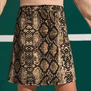 Alternative view of SHEIN Girls Snakeskin Print Fake Button Skirt