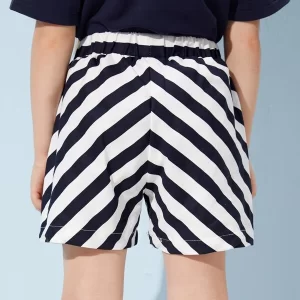 Alternative view of SHEIN Toddler Girls Chevron Print Patch Pocket Shorts