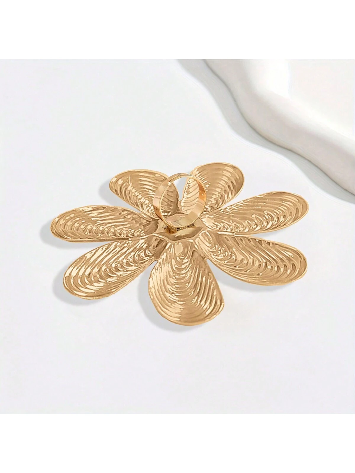 SHEIN 1pc New Design Exaggerated Flower-Shaped Fashion Ring For All Occasions - Image 3