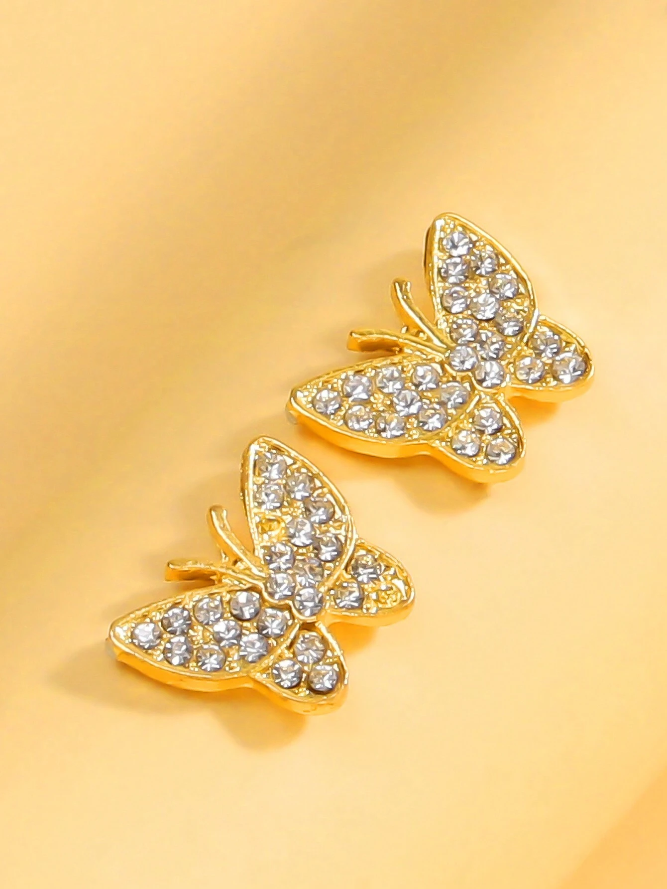 SHEIN 1pair Fashionable Gold Butterfly Cleavage Enhancer Adhesive Breast Pads - Image 3