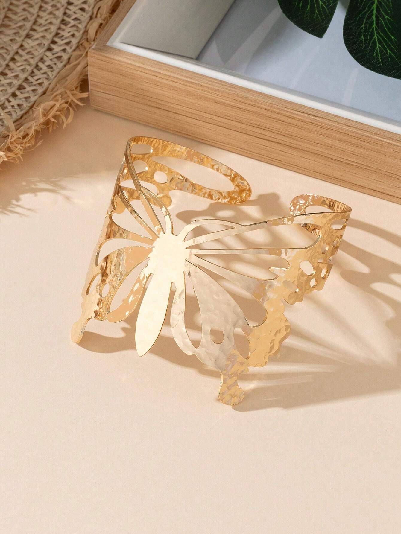 SHEIN 1pc Cute Butterfly Anklet, Fashionable Women Personalized Vintage Hollow-Out Vacation Gift - Image 2