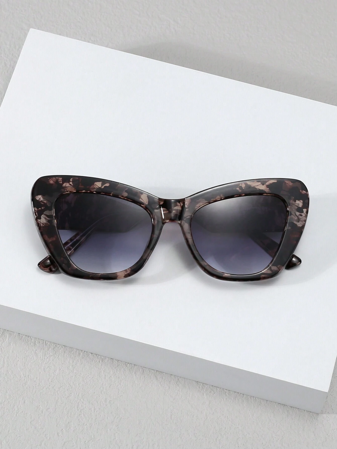 1pc Women's Thickened Personality Trendy Cat-Eye Style Sunglasses For Runway, And Beach Shades - Image 3