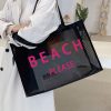 SHEIN 1PC Letter Mesh Bag Oversized Mesh Beach Tote Grocery Bag Reusable Shopping Bag Travel Bag,Portable Beach Vacation Large Capacity Letter Printed Handbag, Suitable For Men And Women, Couples, Daily Use, Very Suitable For School, University, Outdoor, Travel, Going Out, And Vacation,Picnics, Camping, Supermarkets, Daily Storage