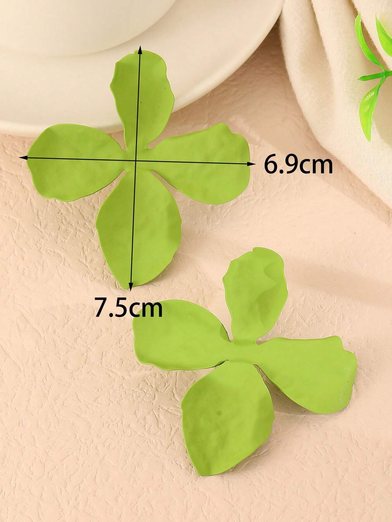 SHEIN 1pair Colorful Exaggerated Flower Earrings, Unique Design, Daya Bay Gold Mine Flower Earrings - Image 3