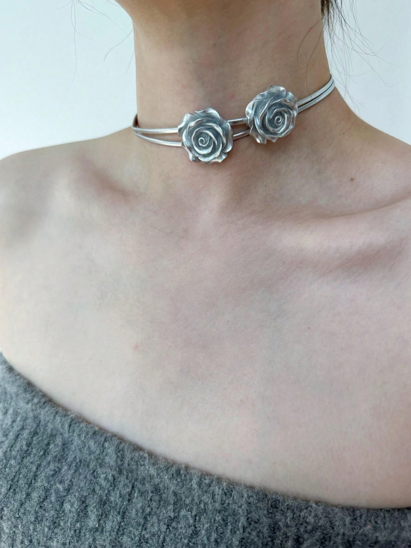 1pc Double-Layered Silver Rose Necklace Choker With No-Fading Titanium Steel