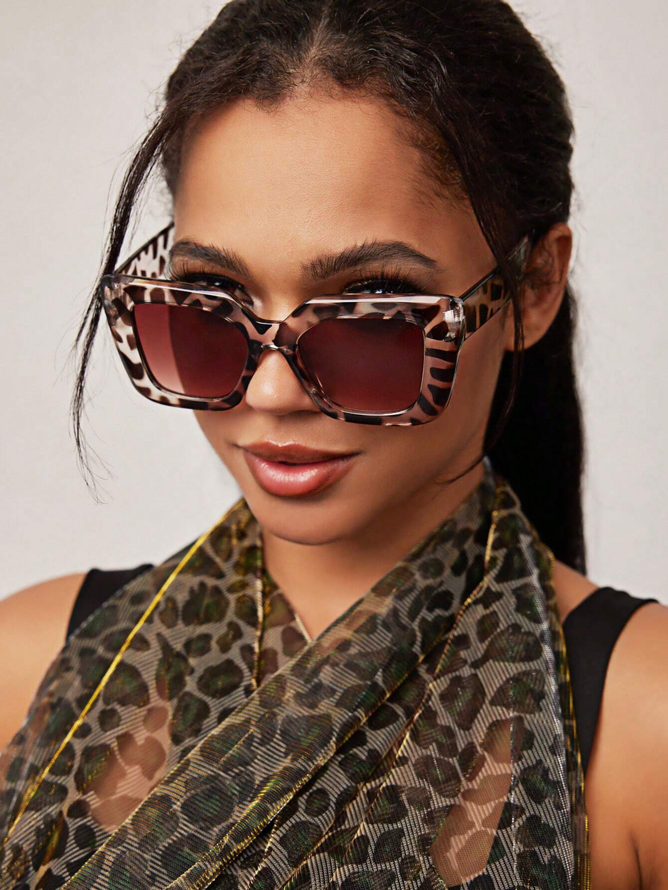 SHEIN 1pc Women Plastic Geometric Leopard Print Frame Personality Fashion Glasses