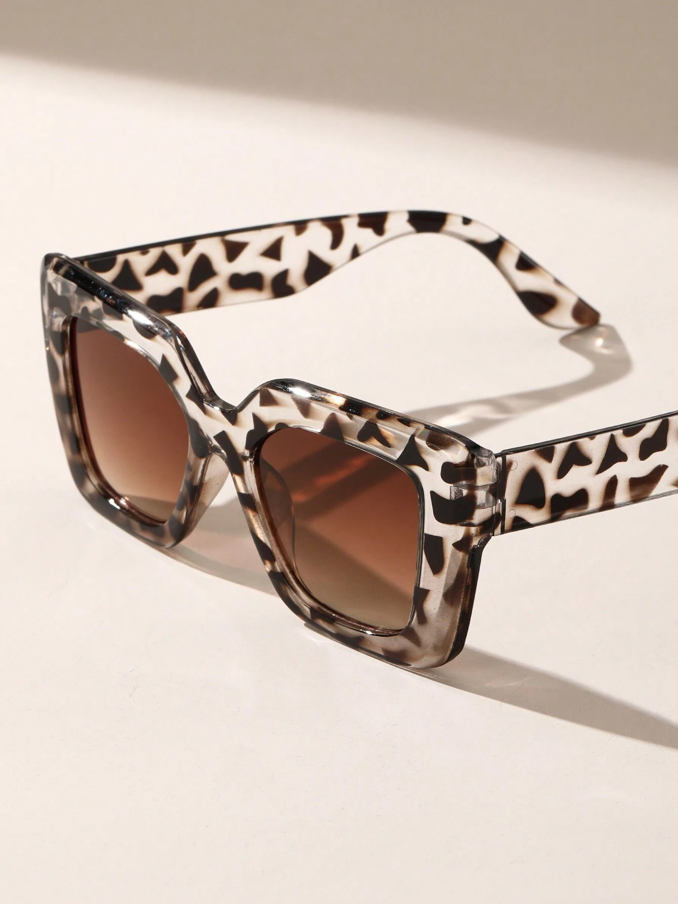 SHEIN 1pc Women Plastic Geometric Leopard Print Frame Personality Fashion Glasses - Image 2