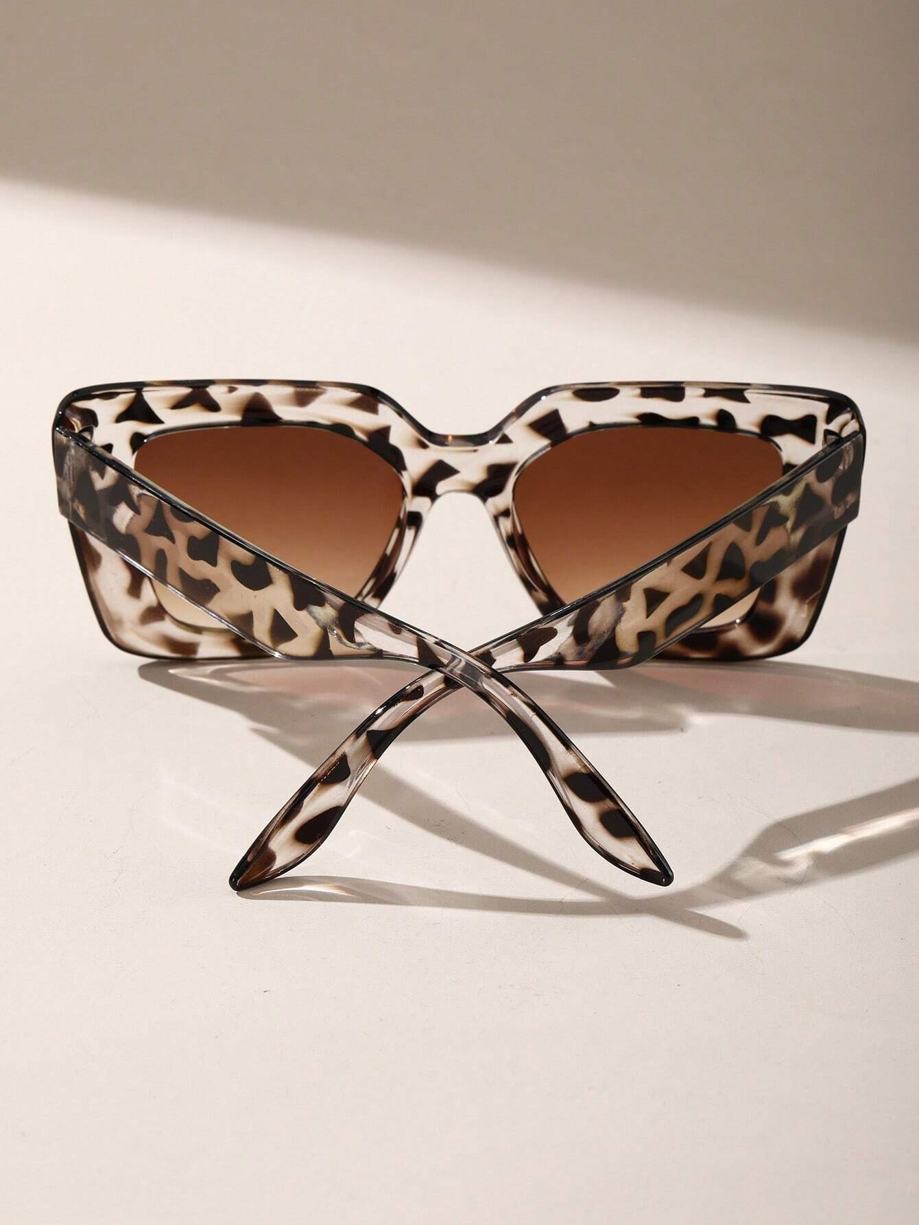 SHEIN 1pc Women Plastic Geometric Leopard Print Frame Personality Fashion Glasses - Image 3