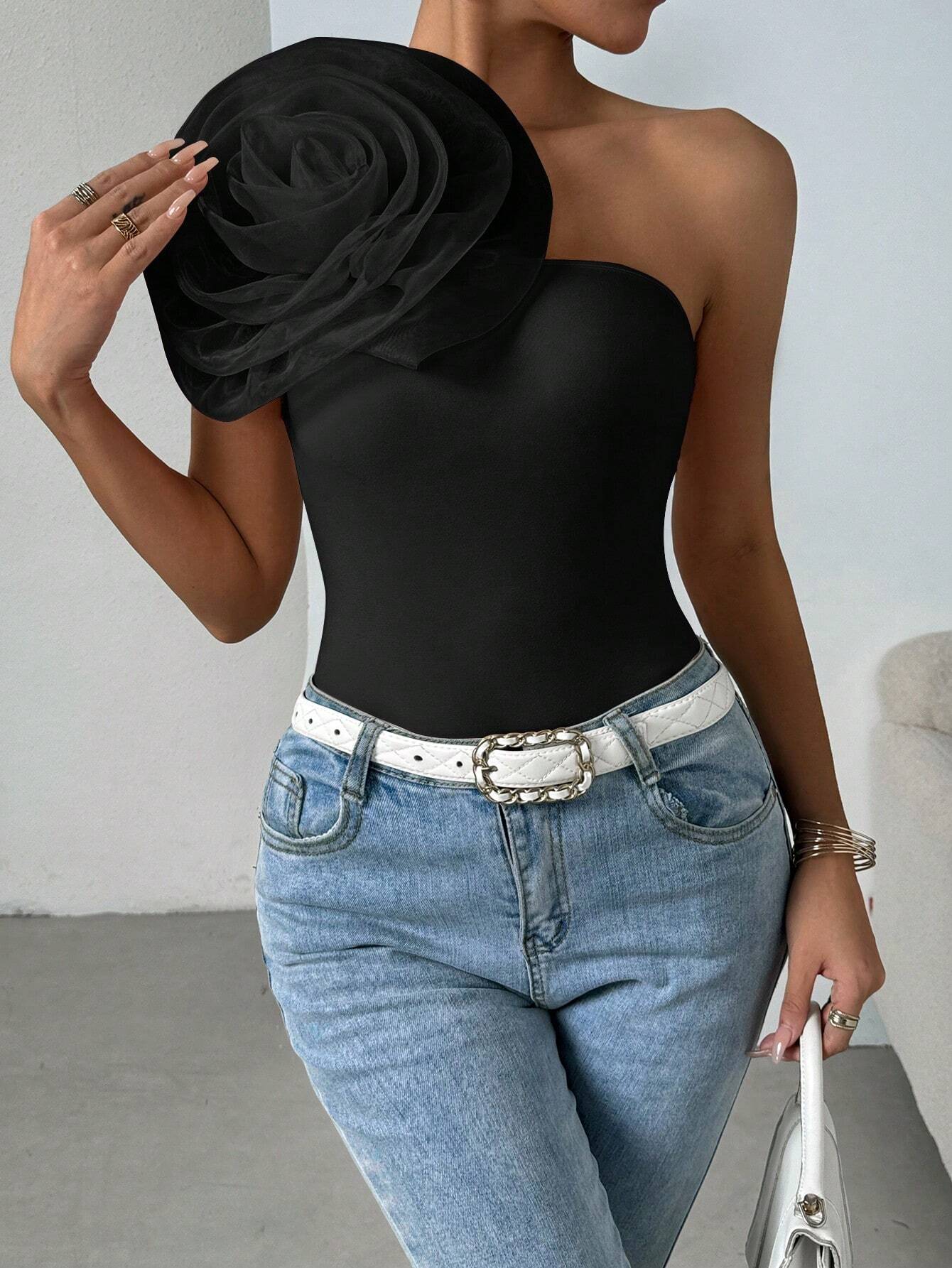 Privé Women'S Strapless Top With 3d Flower Decoration