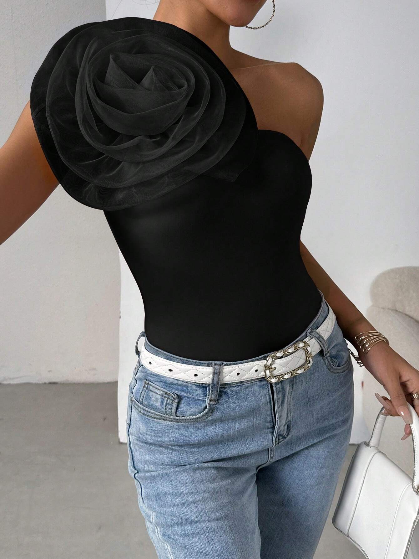 Privé Women'S Strapless Top With 3d Flower Decoration