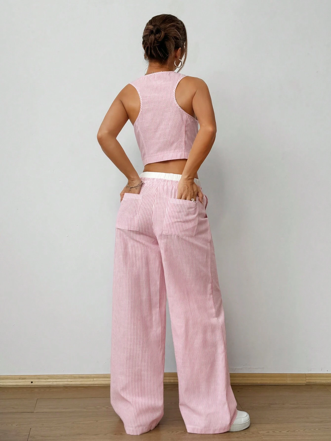 SHEIN EZwear Striped Sleeveless V-Neck Front Button Top And Patch Pocket Pants Two-Piece Set