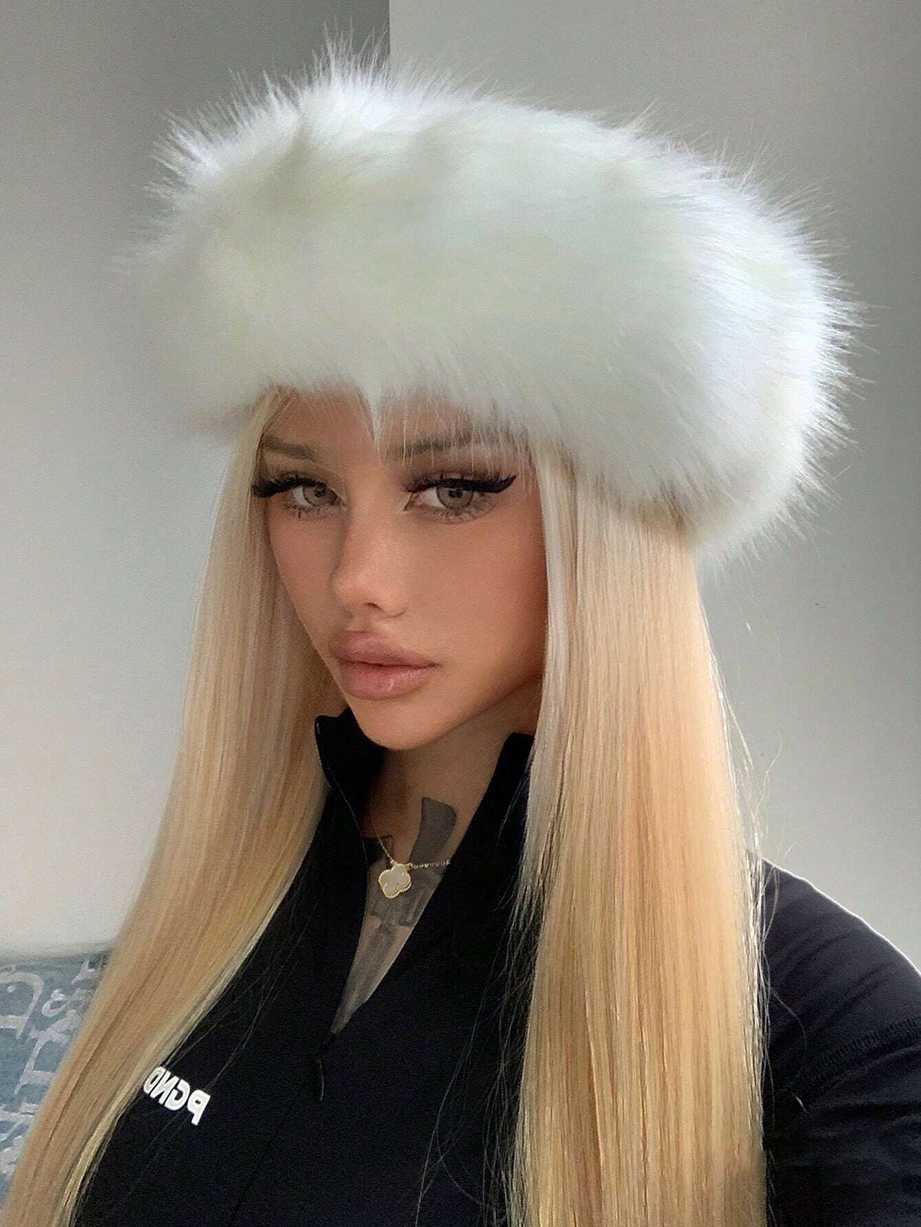 SHEIN 1pc Ladies' Pure White & Thick Feather Decorated Winter Warm Hat