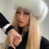 SHEIN 1pc Ladies' Pure White & Thick Feather Decorated Winter Warm Hat
