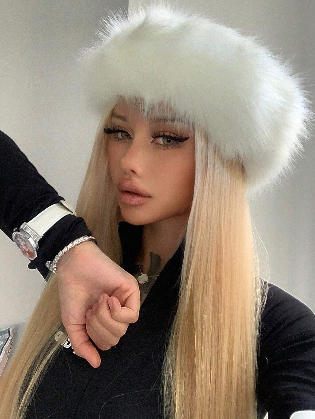 SHEIN 1pc Ladies' Pure White & Thick Feather Decorated Winter Warm Hat