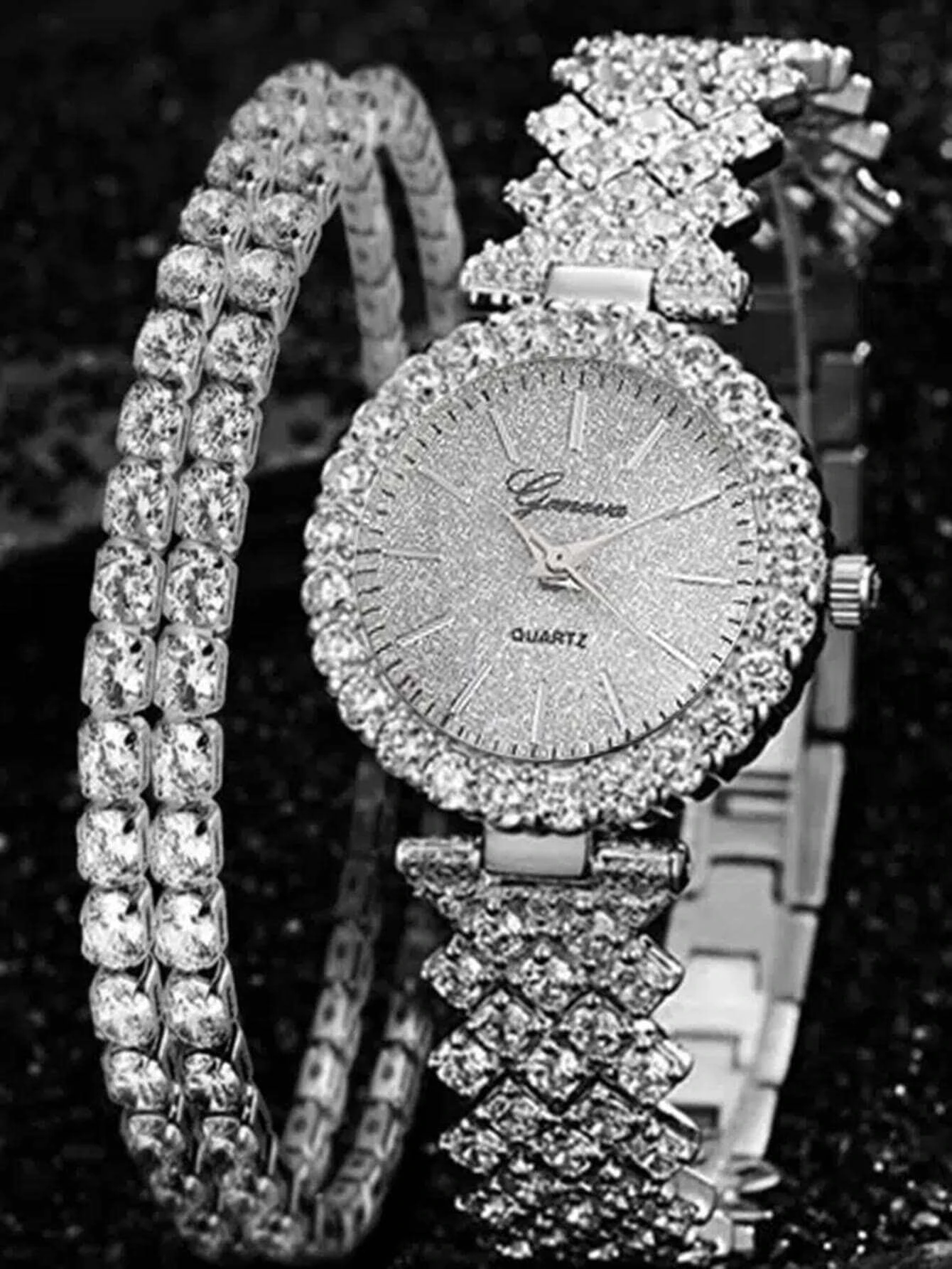 SHEIN 1pc Rhinestone Decor Quartz Watch & 2pcs Rhinestone Decor Bracelet Holiday