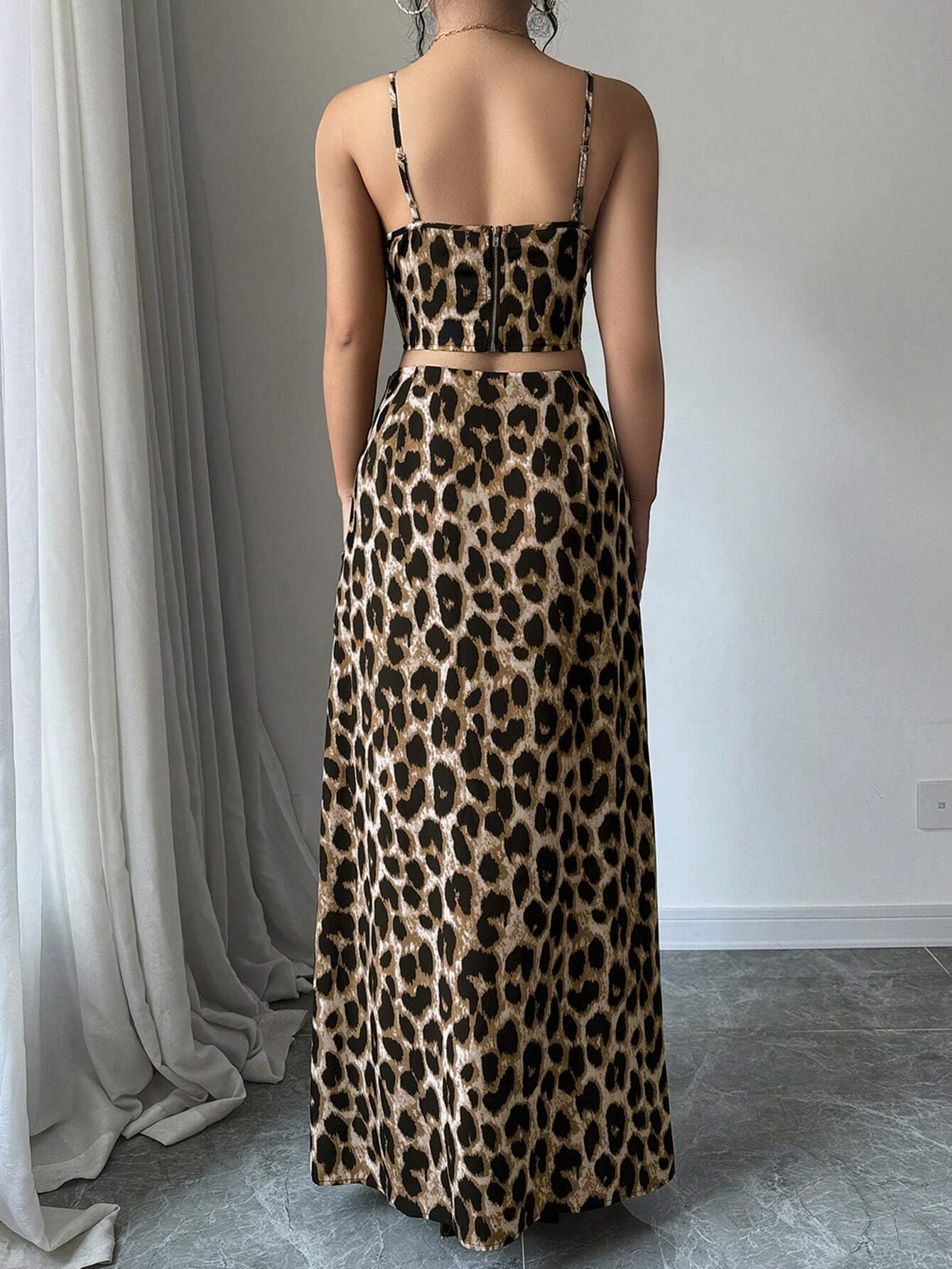 SHEIN Frenchy 2pcs Women's Summer Fashion Leopard Print Sleeveless Crop Top And High Split Skirt Set
