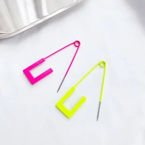 SHEIN Safety Pin Decor Brooch
