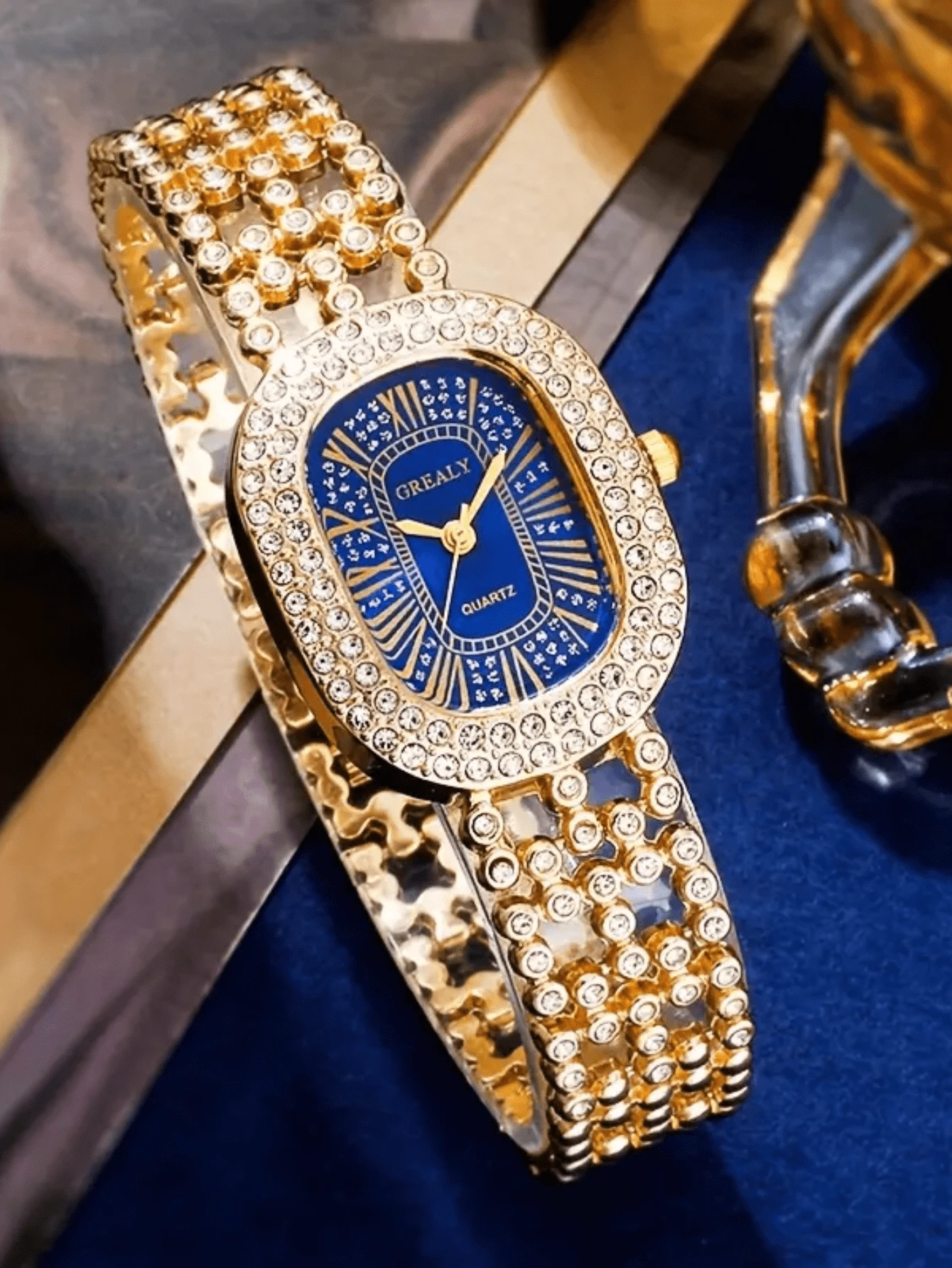 SHEIN Simple And Elegant Business Style Women Alloy Quartz Watch