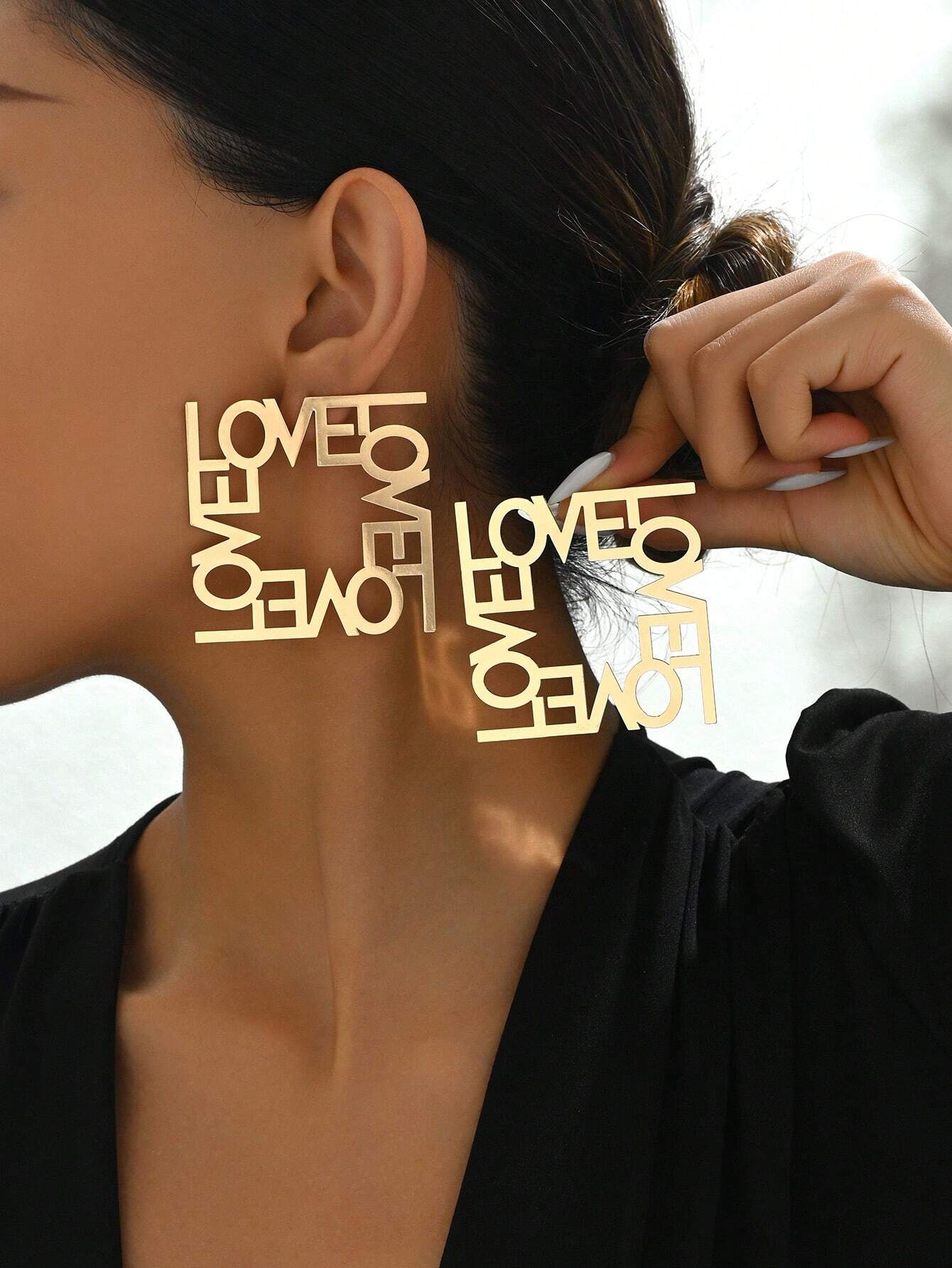 SHEIN 1pair Autumn New Arrivals Exaggerated Letter Design Stud Earrings