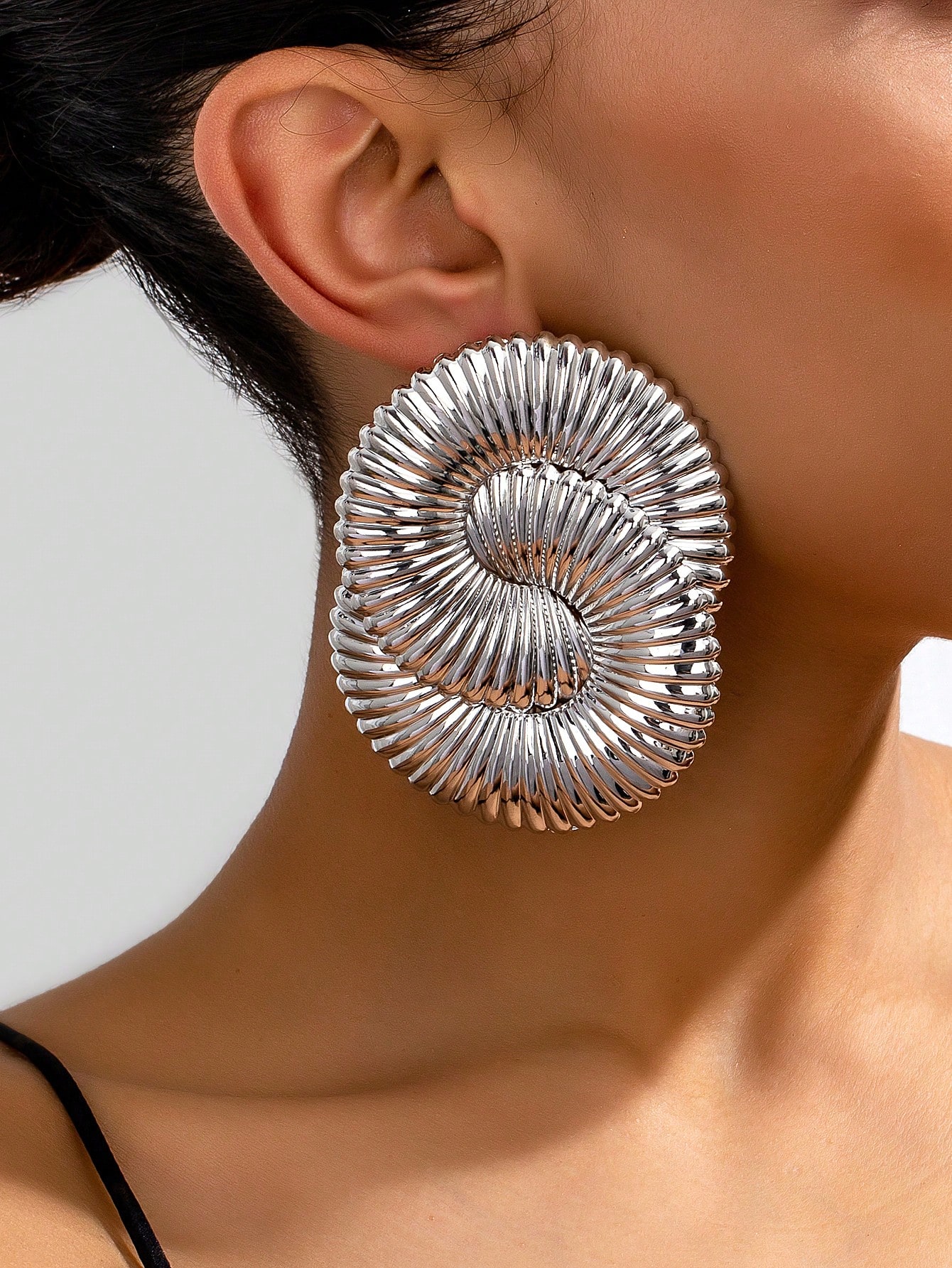 SHEIN Women's Fashion Earrings Exaggerated Metallic Textured Stud Earrings