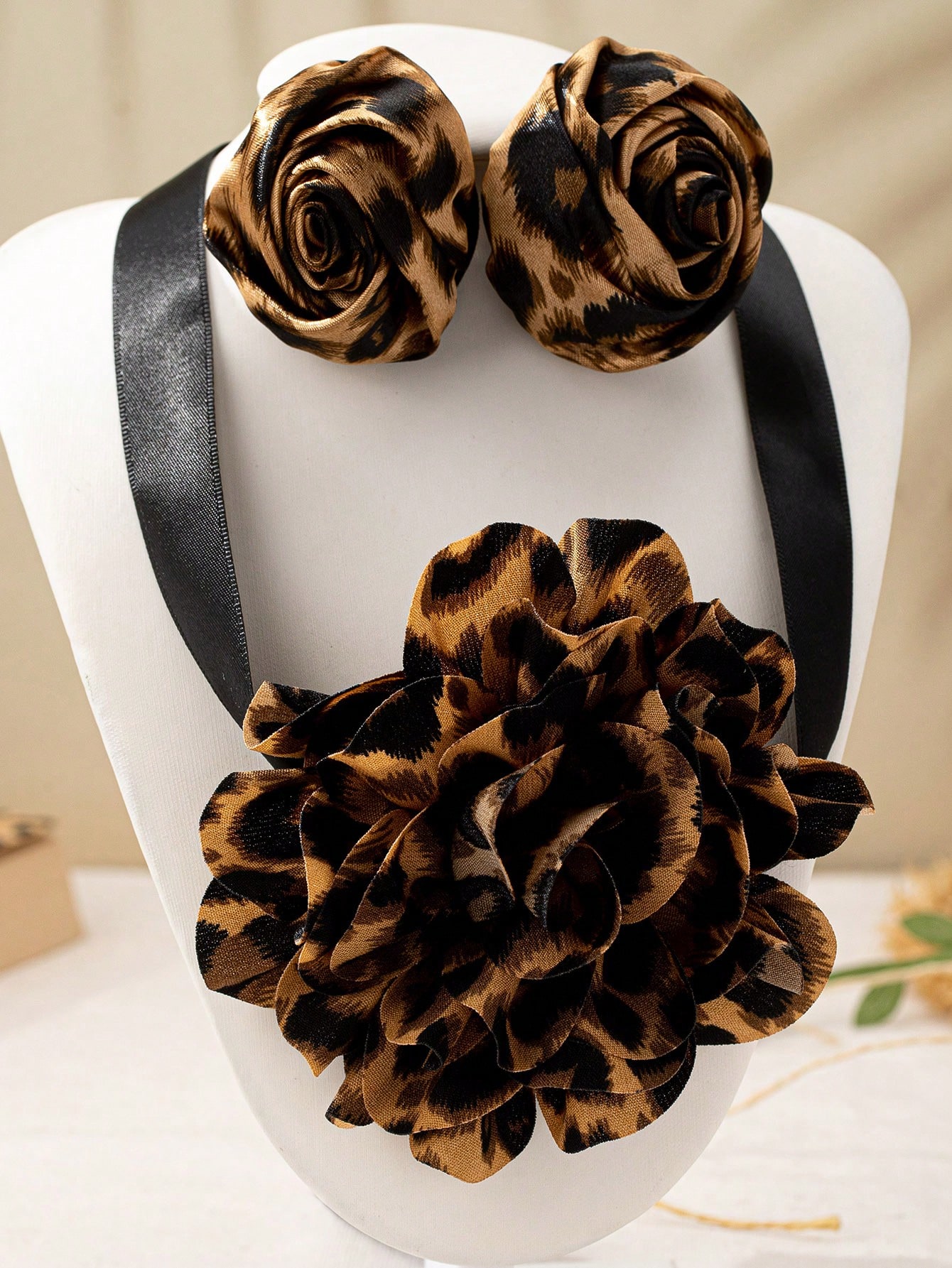 SHEIN 3pcs Set Elegant & Charming Leopard Print Rose Flower Earrings Necklace